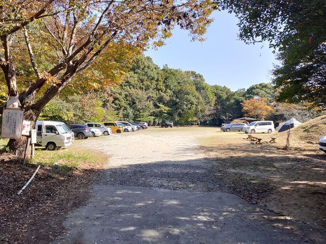 教育キャンプ場駐車場