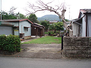 岩見屋池園は民家の中にある